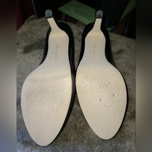 Anne Klein black heals sz 8 - Picture 6 of 8